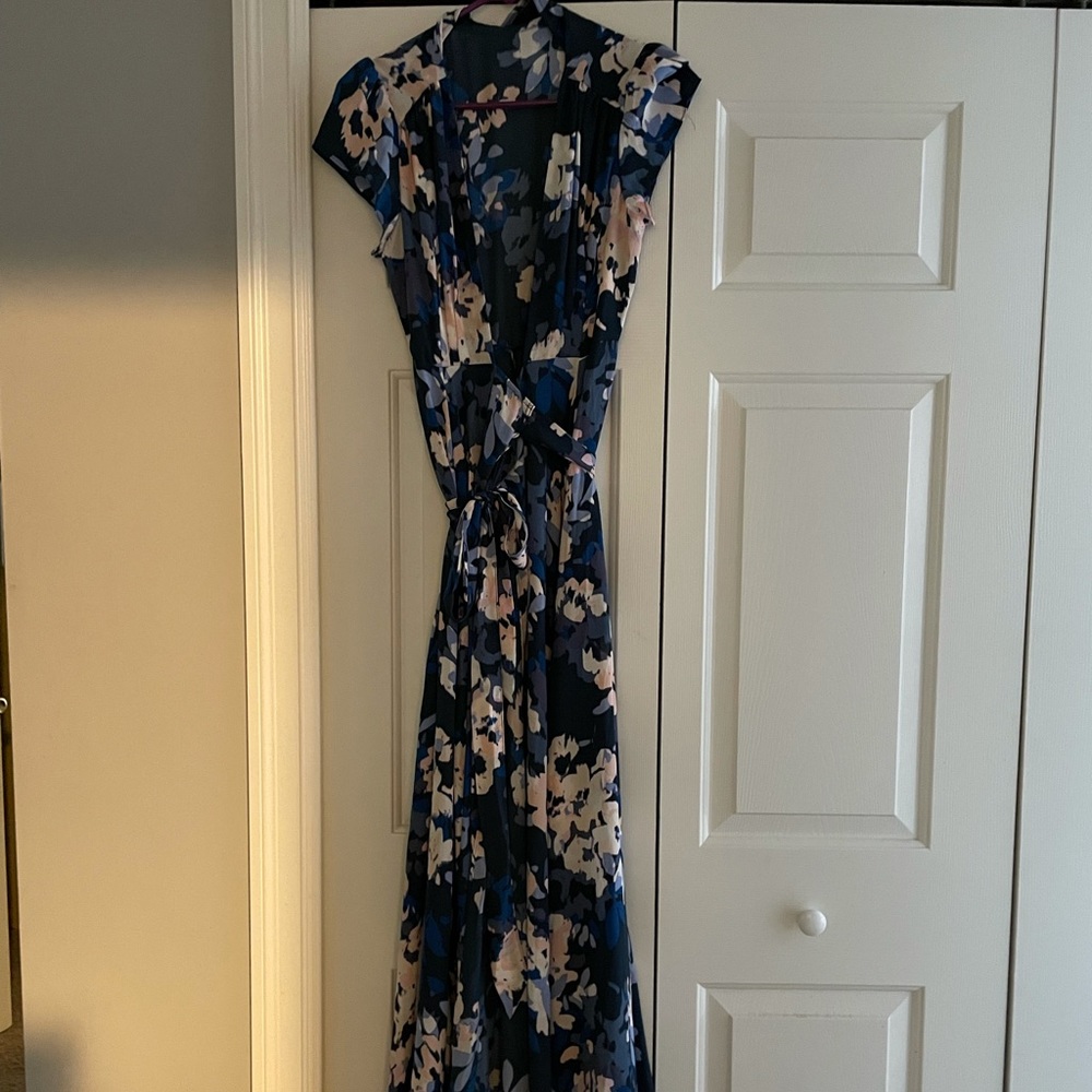 Vici Wrap Dress Medium - Picture 5 of 5